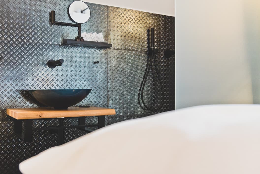 Zimmer mit Kingsize-Bett